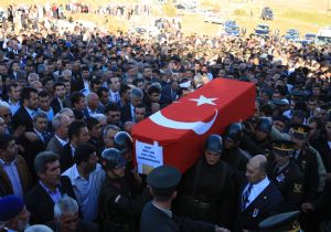 'Şehitler ölmez, vatan bölünmez'